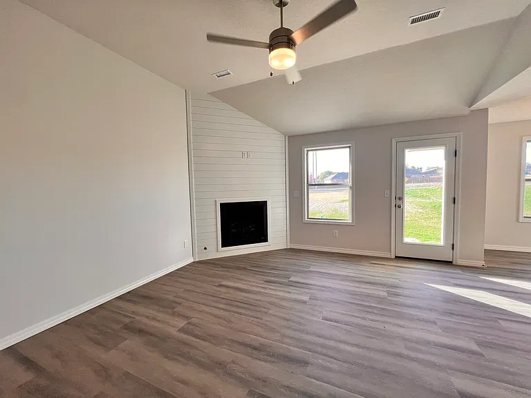655 W Butterfield Dr — Photo 11
