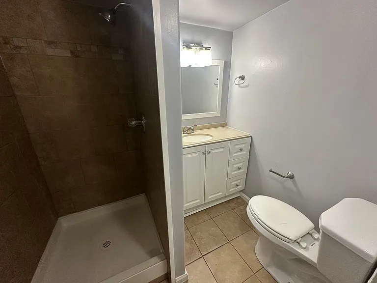 1110 N Clarkson St #7 — Photo 9