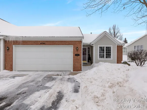 4760 Crescent Dr, Hudsonville, MI 49426