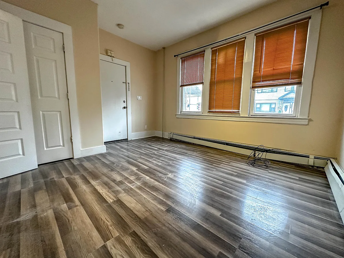 Building Photo - 327 Ashton Ave #1L
