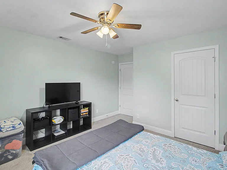 906 Rachel Ln — Photo 15