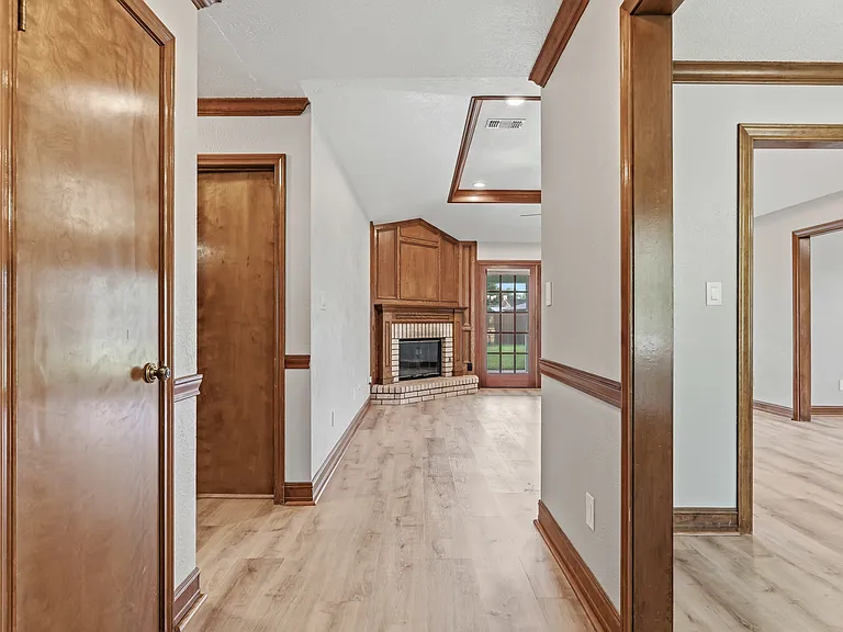 6970 Ellen Ln — Photo 6