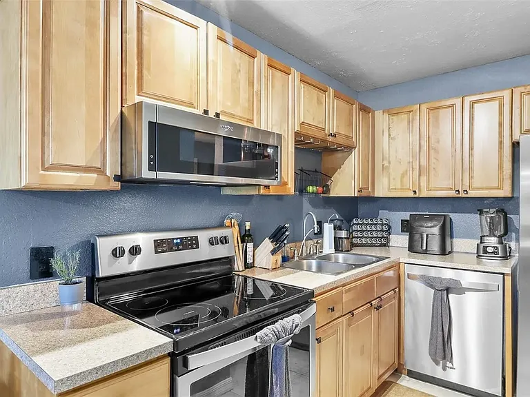 13831 Orange Sunset Dr #101 — Photo 4