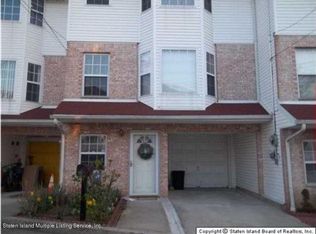 16 Impala Ct, Staten Island, NY 10305