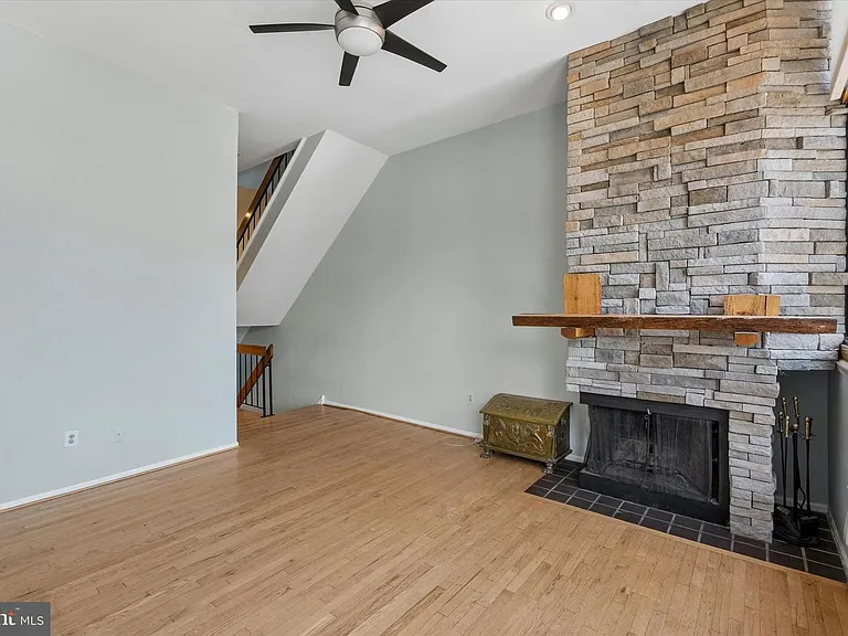 210 Church St #1C — Photo 2