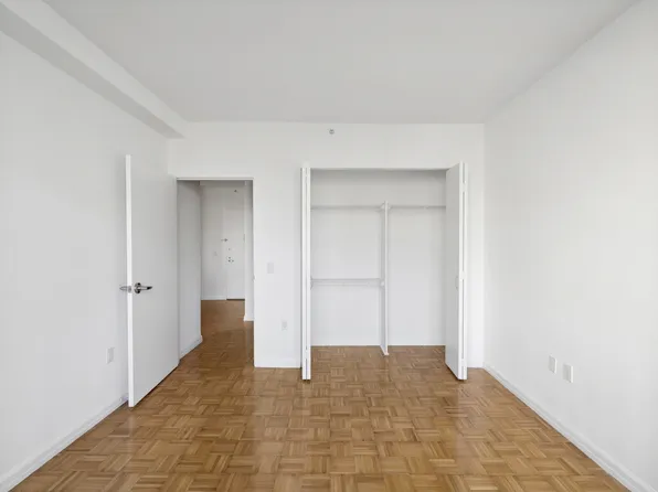 888 Main Street image 10 of 14