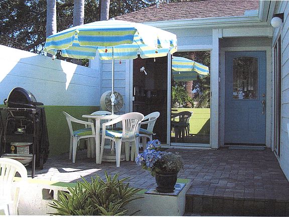 Entry 2 level courtyard