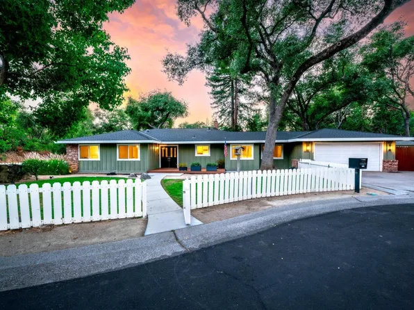 3998 Lakeside Ct, Loomis, CA 95650