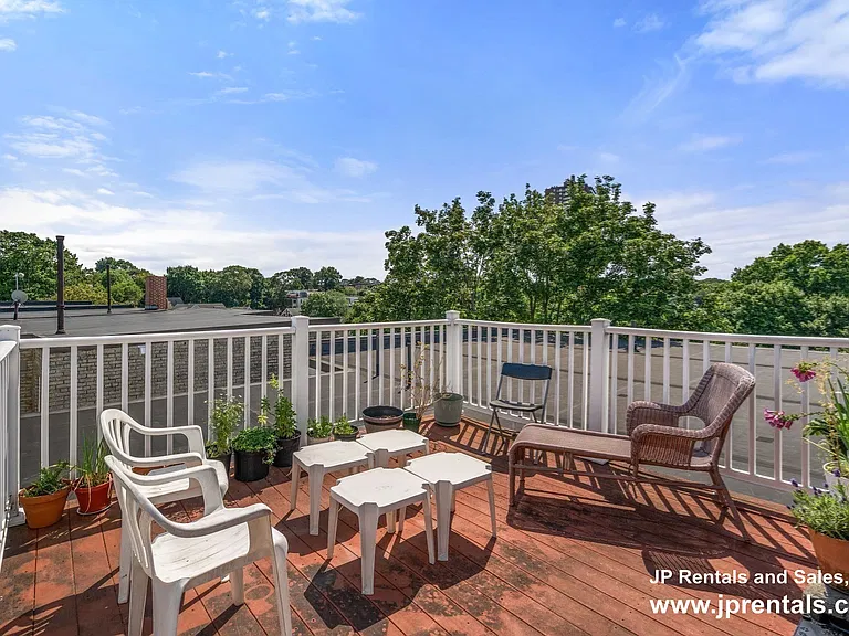 335 S Huntington Ave #12 — Photo 8