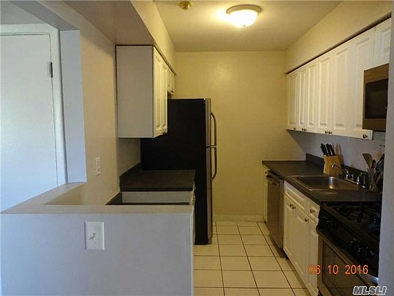 2nd image of 139 Pointe Cir N