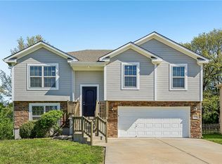 1614 NW Hilltop Ln, Grain Valley, MO 64029