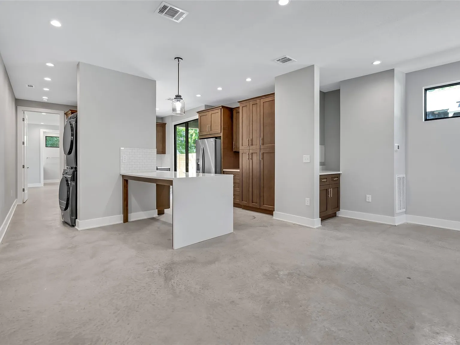 3 bed, 3.5 bath, 2000 sqft, $3,650 — Photo 3