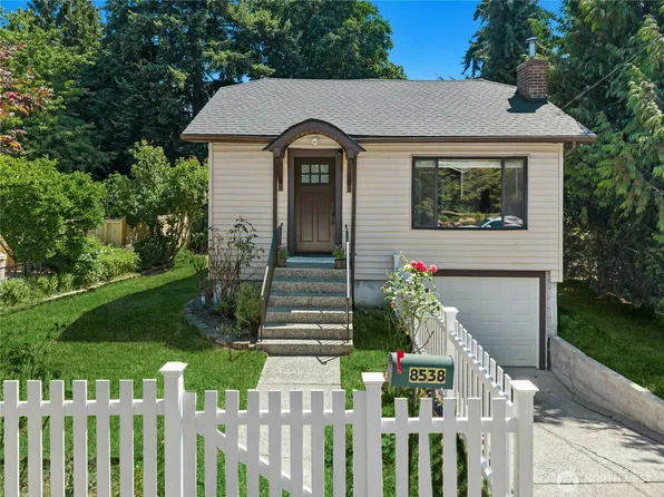8538 Ashworth Avenue N, Seattle, WA 98103