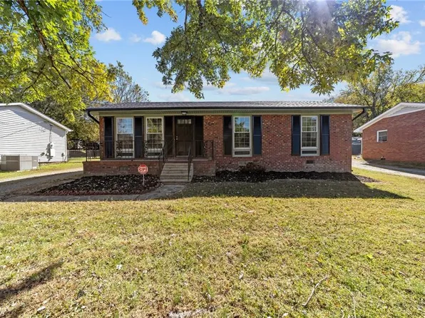 1016 Walnut St, Burlington, NC 27217