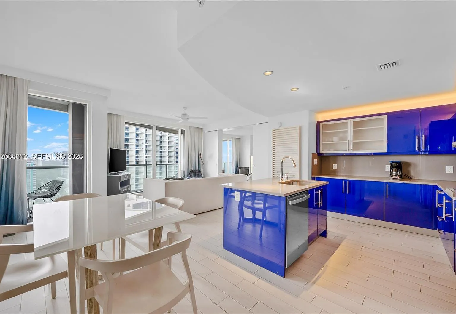 Fort Lauderdale Residence — Photo 2