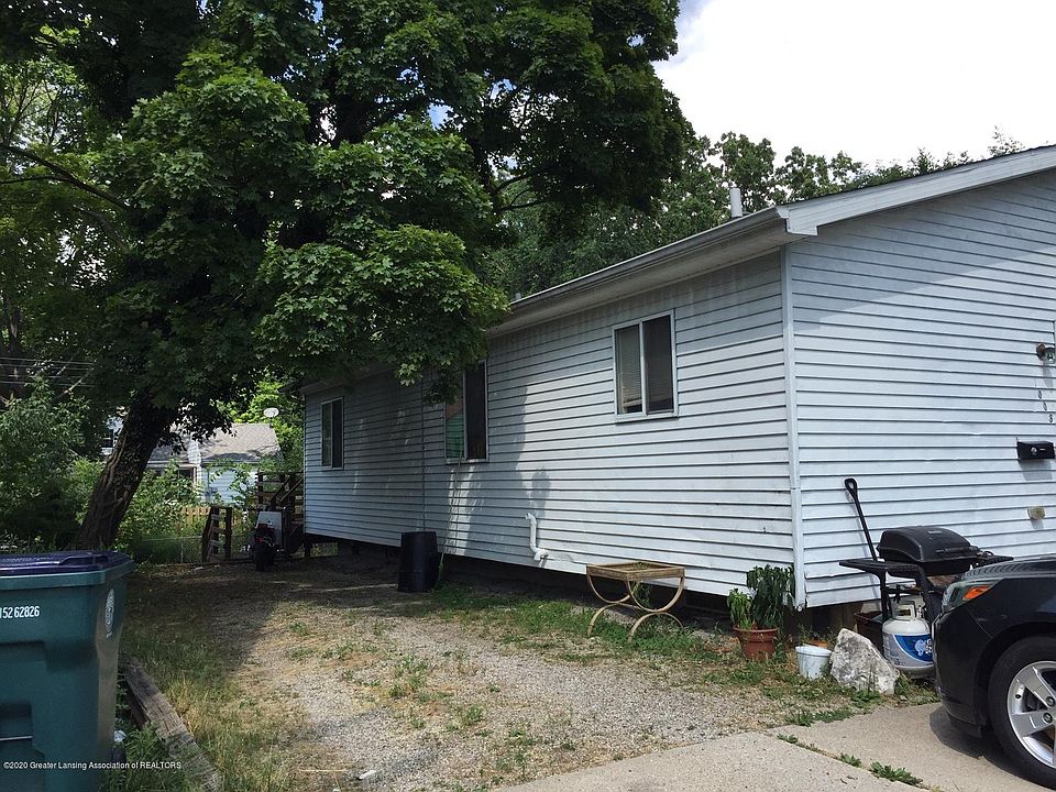 2nd image of 1008 W Grand River Ave