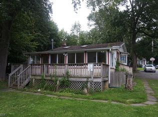 19 Pinecliff Lake Dr, West Milford, NJ