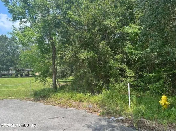 0 King Cir #8, Pass Christian, MS 39571