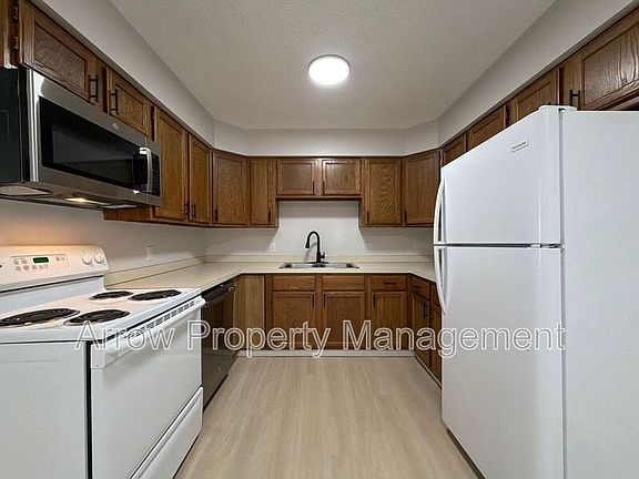 3rd image of 535 W Saunders Ave #3