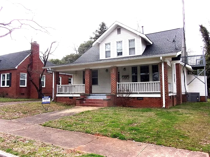 411 N Confederate Ave #1