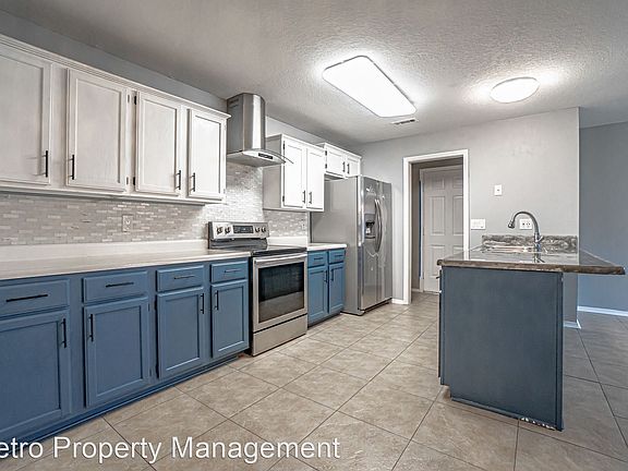 4th image of 818 E Rachel Ln