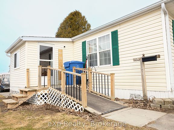 3rd image of 302694 Douglas St #41
