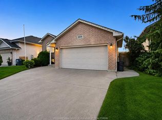 1039 Clover Ave, Windsor, ON N8P 1V8