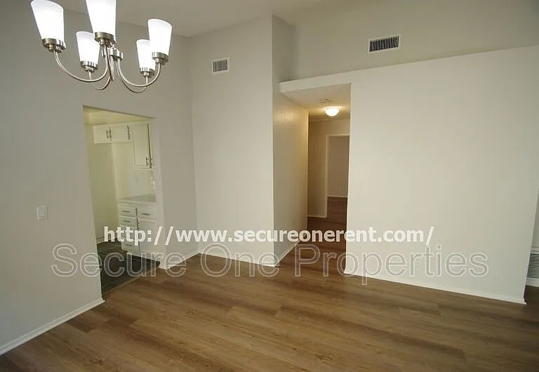 2324 Hampton Ave — Photo 16