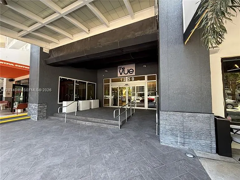 1250 S Miami Avenue Rd #1302 — Photo 4