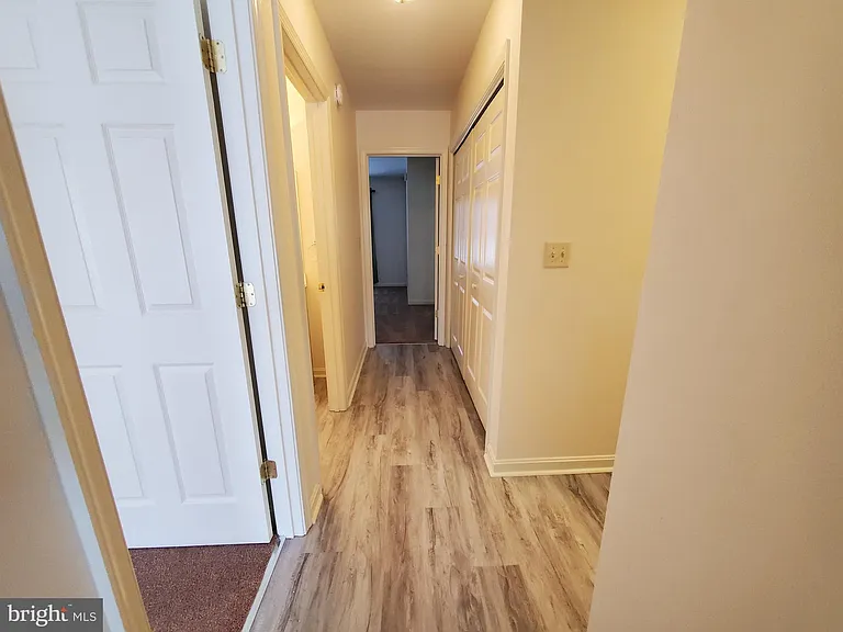 218 E North St — Photo 12