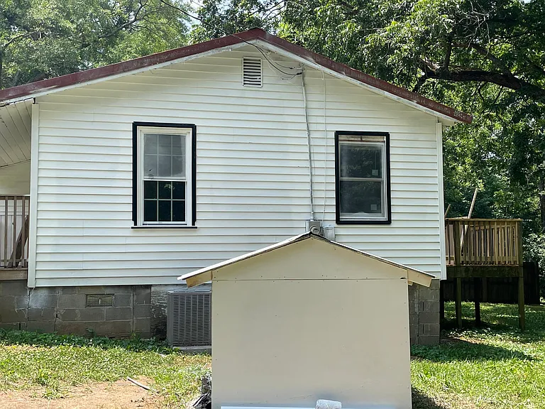 715 Corinth Rd — Photo 7
