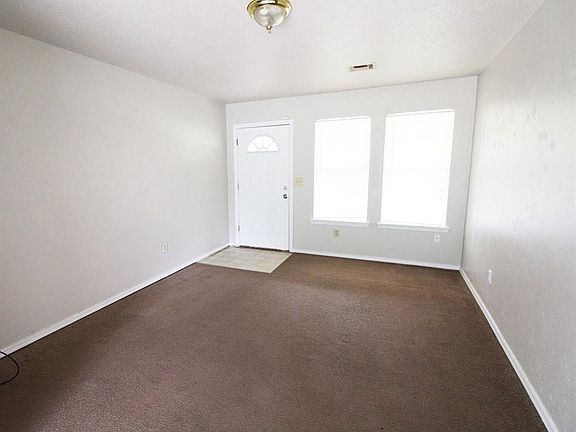 3rd image of 3300 Greenbrier Ter