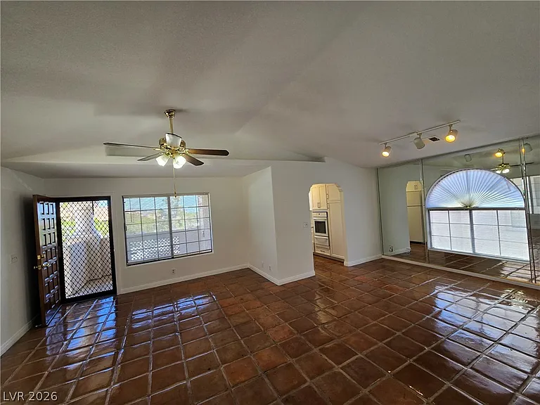 1421 Santa Margarita St #G — Photo 5