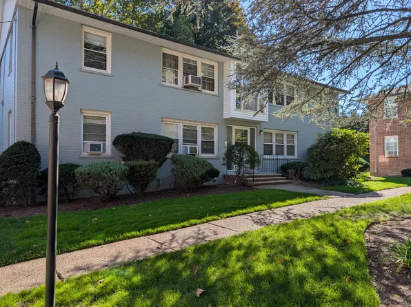 26-02 High St APT E, Fair Lawn, NJ 07410