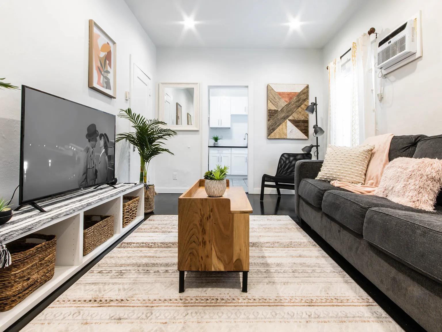 1 bed, 650 sqft, $3,300 — Photo 2