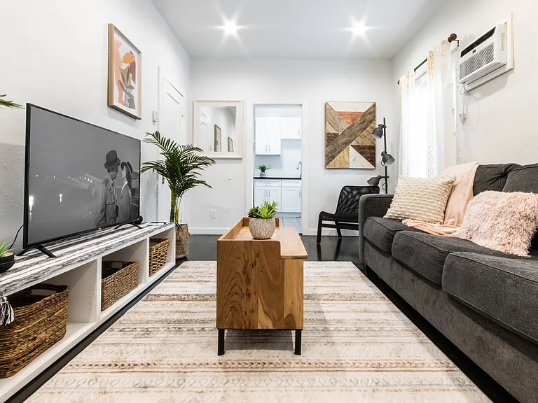 1806 Washington Way #B — Photo 2