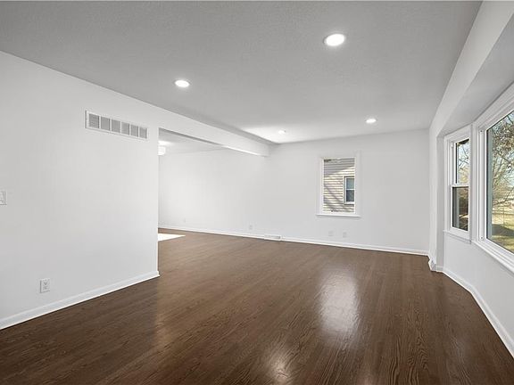 4th image of 9211 W 76th St