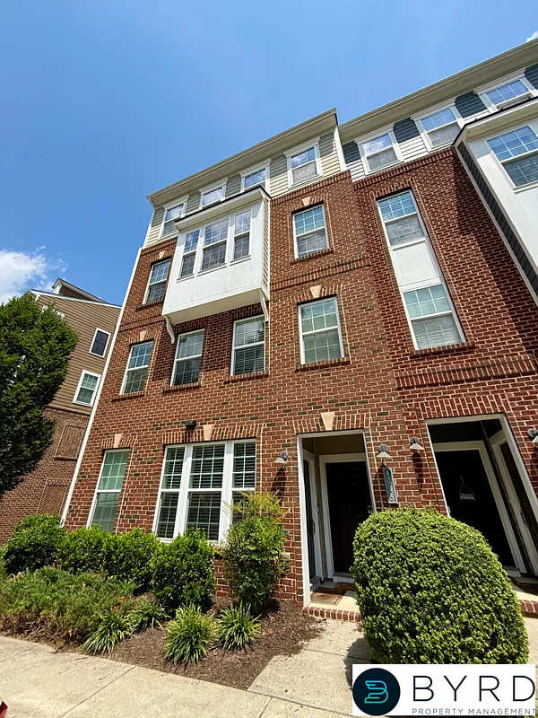 2 bed, 2.5 bath, 1570 sqft, $2,295 — Photo 1