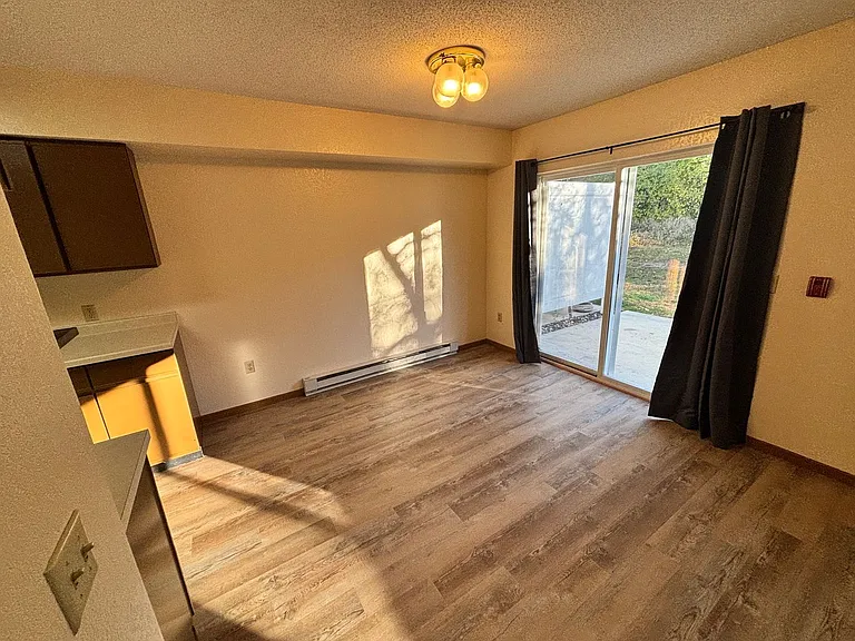 1825 Industrial St — Photo 11