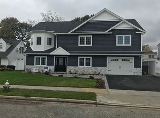 34 Crescent Ln, Levittown, NY 11756