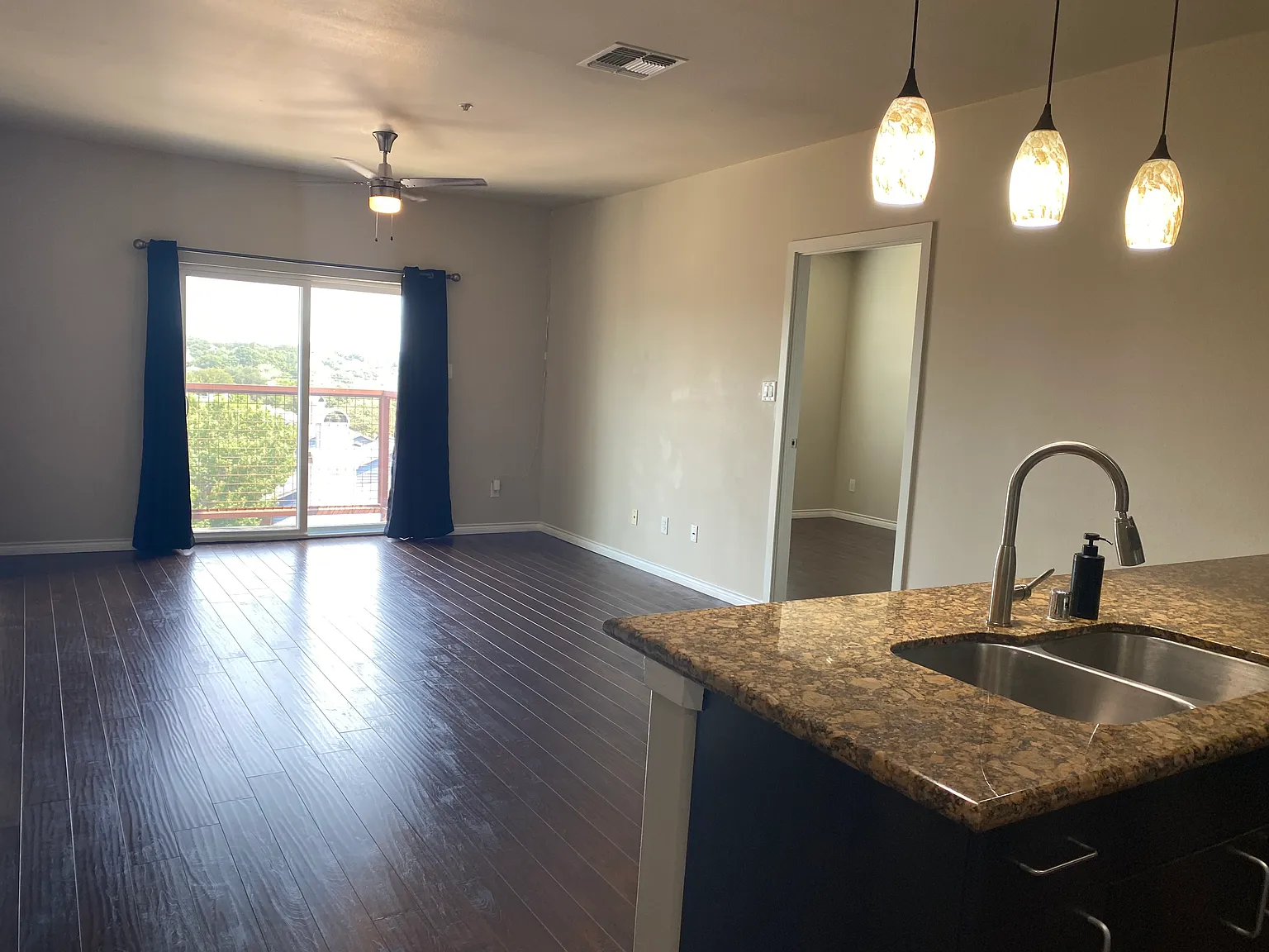 2 bed, 1100 sqft, $1,800 — Photo 3