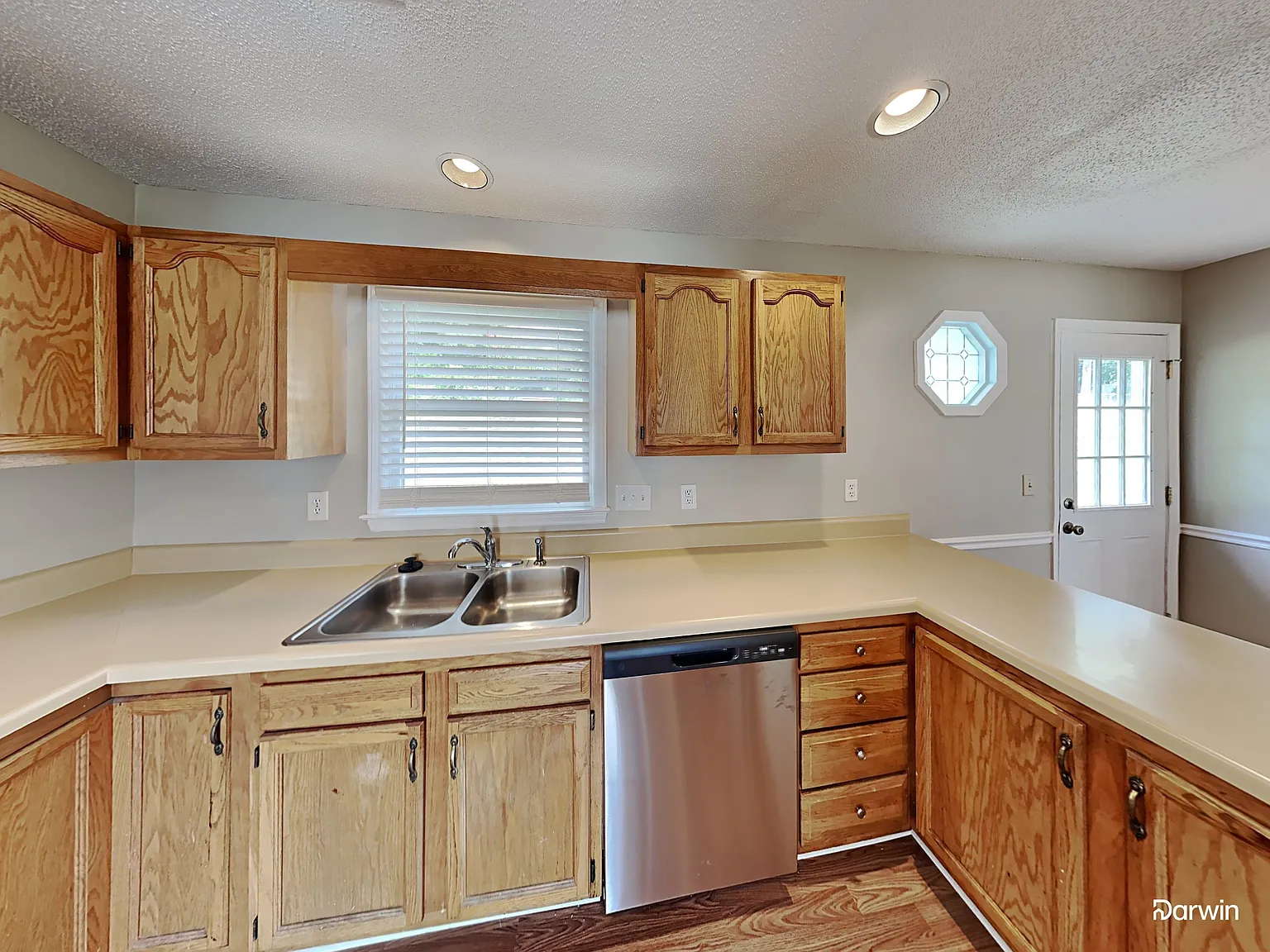 4 bed, 2.5 bath, 1590 sqft, $2,055 — Photo 4