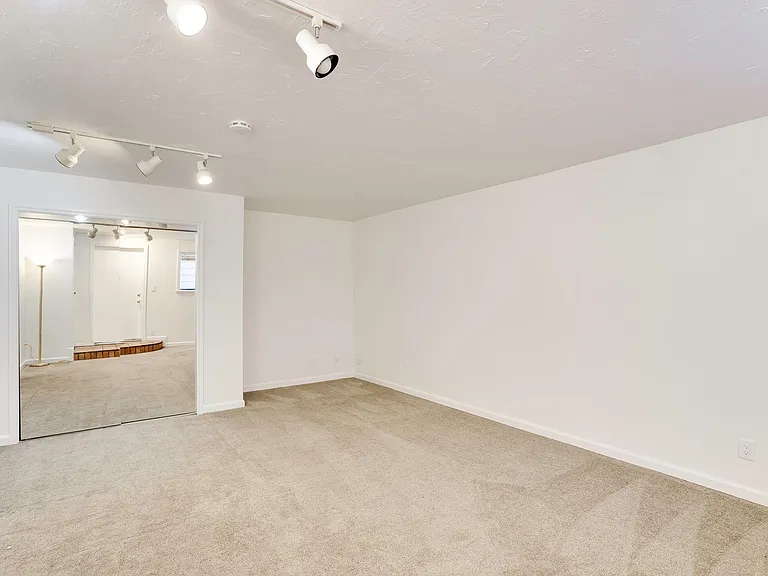 2849 Fernwood St — Photo 6