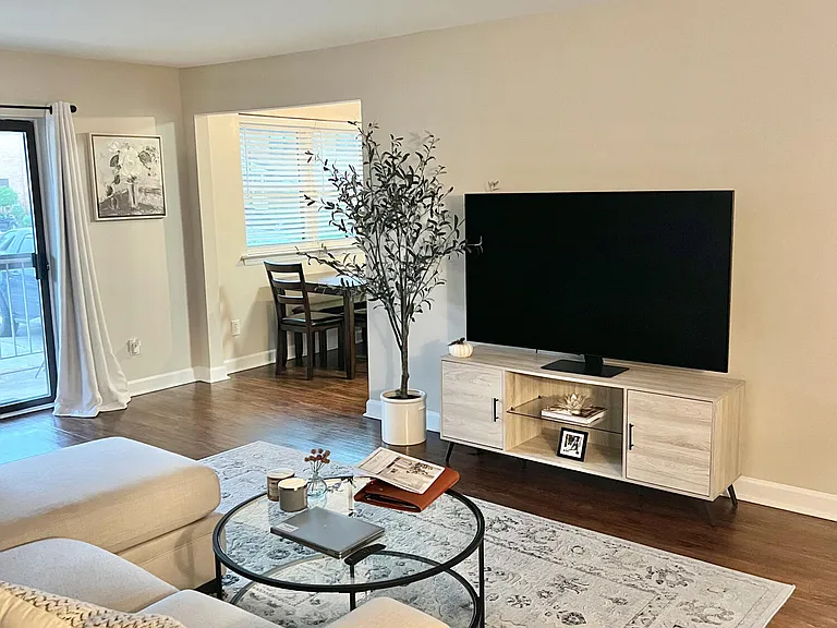 614 Sharon Garden Ct #614 — Photo 3