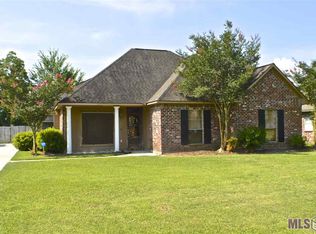 38329 Oakleigh Ln, Prairieville, LA 70769