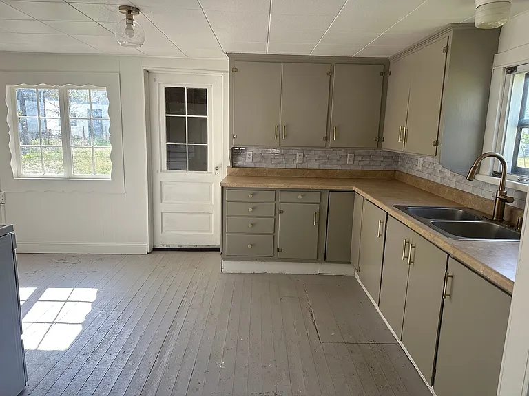 105 S Nowlan Ave — Photo 5