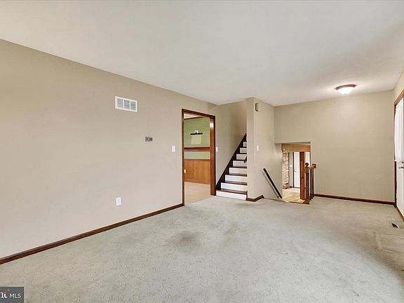 3rd image of 2476 Wilson St