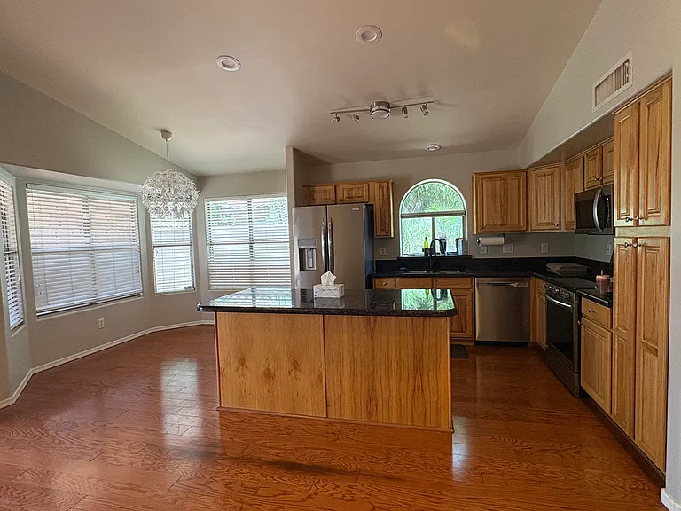 2412 E Kempton Rd — Photo 6