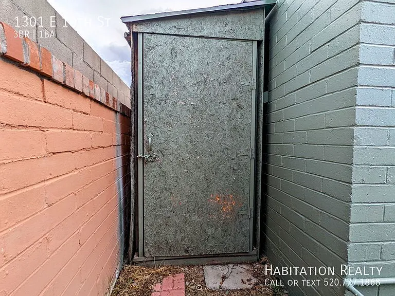 1301 E 10th St — Photo 14