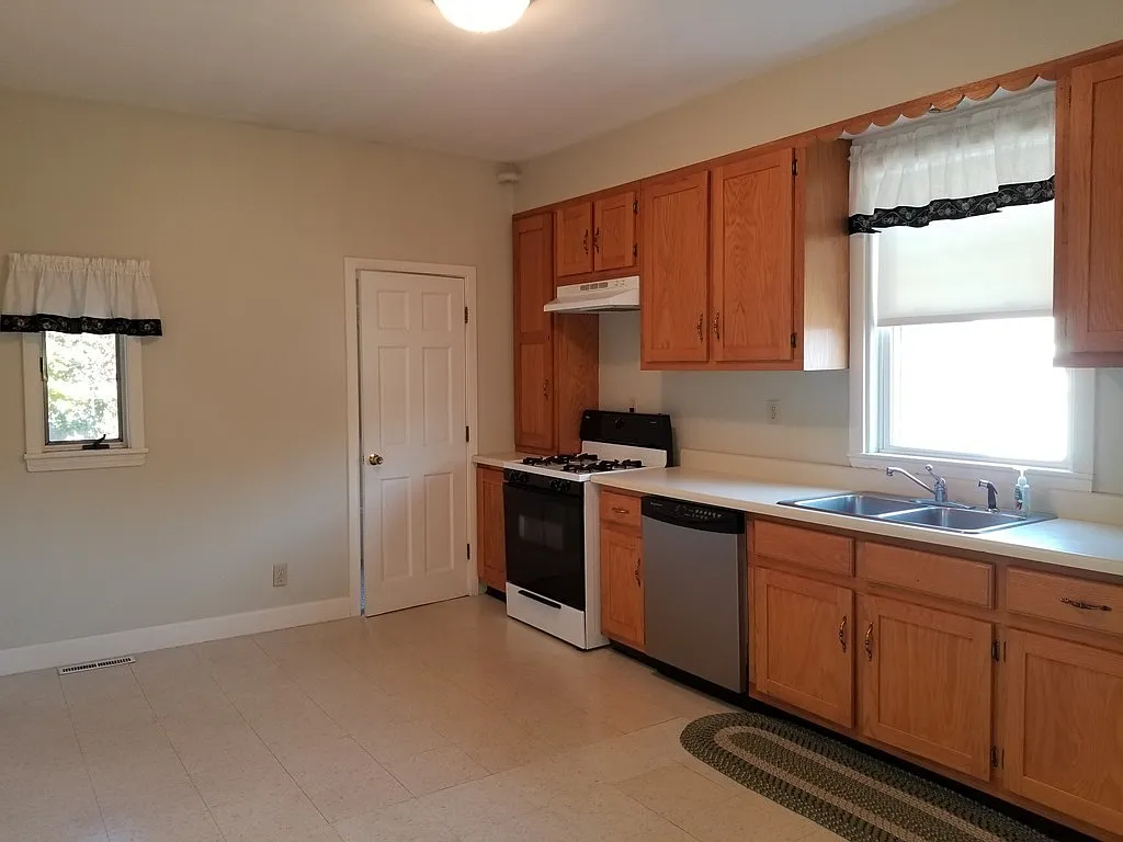 1 bed, 900 sqft, $2,150 — Photo 3